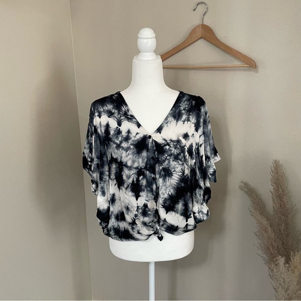 Young Fabulous & Broke blue and‎ white tie dye button down flowy top